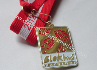 Snakt het de Medaille Zachte Email van de Blokhusmarathon, Koper het Stempelen met Gouden Plateren, 2 Kleurenlint